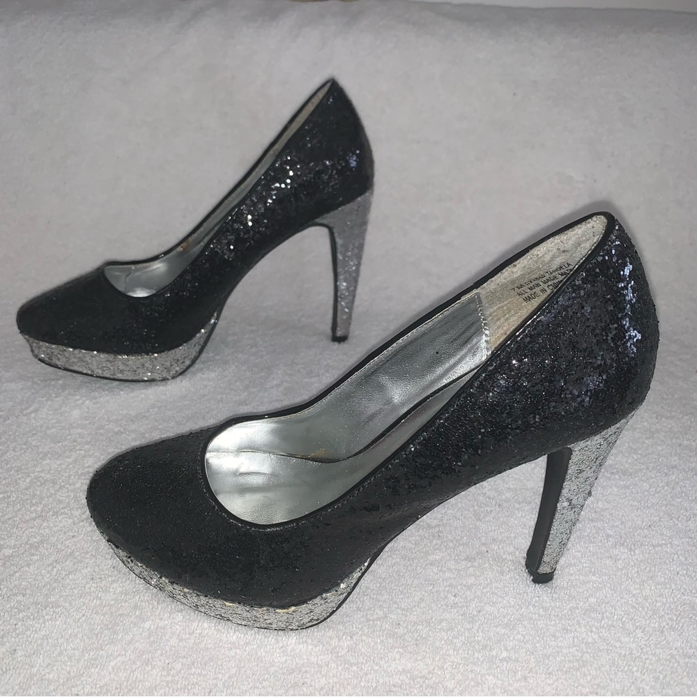 Women’s 7M RAMPAGE TANGELA Black & Silver Sparkly Glitter 4 1/2” High Heels EXC